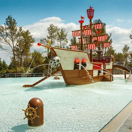 Semesterpark Mobile Homes With Pool In Tar - Porec-istrien 38572 Poreč