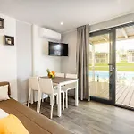 Kompleks wypoczynkowy Mobile Homes With Pool In Tar - Porec-istrien 38572 Poreč