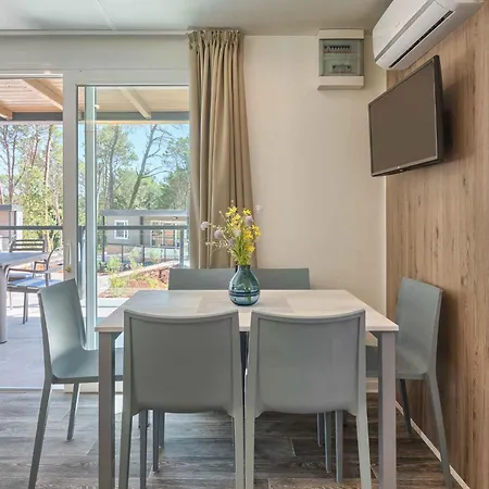 منتزه العطل Mobile Homes With Pool In Tar - Porec-istrien 38572 *