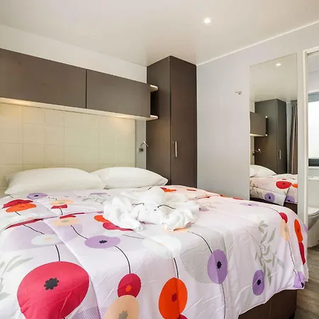 Mobile Homes With Pool In Tar - Porec-istrien 38572 بوريتش