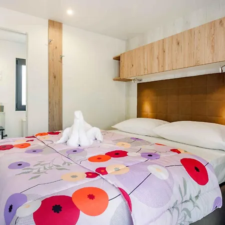 Kompleks wypoczynkowy Mobile Homes With Pool In Tar - Porec-istrien 38572 Poreč