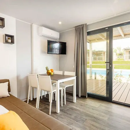 Kompleks wypoczynkowy Mobile Homes With Pool In Tar - Porec-istrien 38572 Poreč
