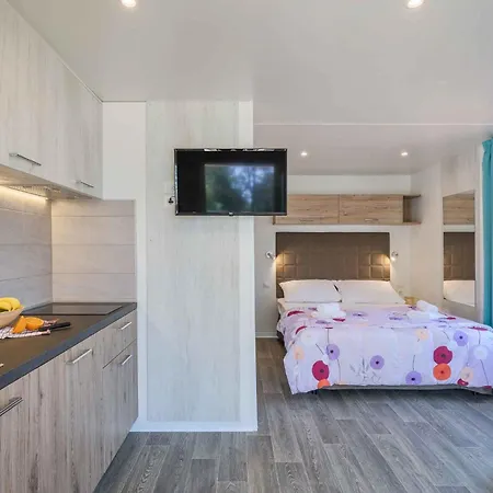 Mobile Homes With Pool In Tar - Porec-istrien 38572 بوريتش