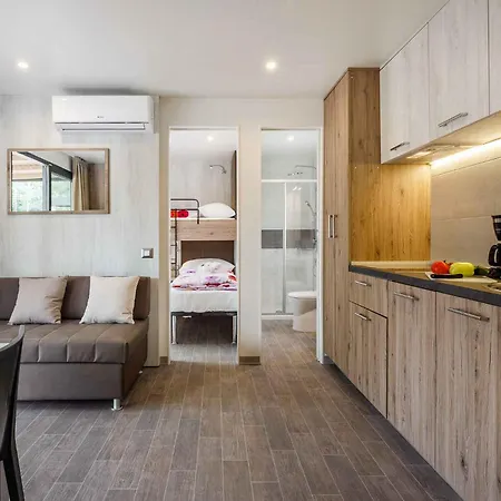 Kompleks wypoczynkowy Mobile Homes With Pool In Tar - Porec-istrien 38572