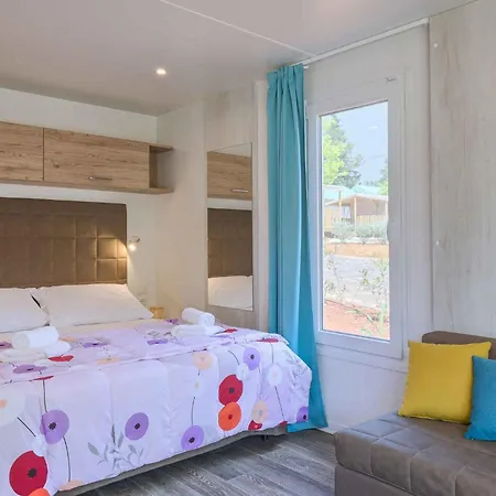Kompleks wypoczynkowy Mobile Homes With Pool In Tar - Porec-istrien 38572 Poreč