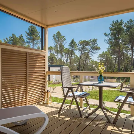 Kompleks wypoczynkowy Mobile Homes With Pool In Tar - Porec-istrien 38572 Poreč