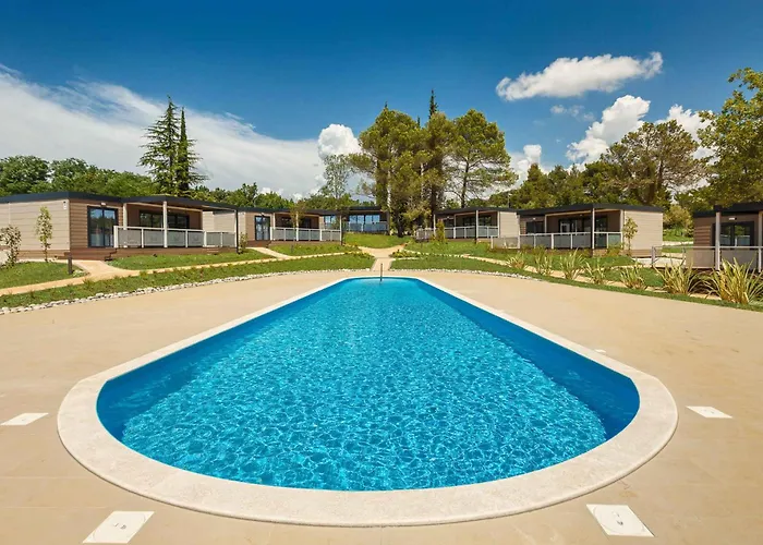 פארק נופש Mobile Homes With Pool In Tar - Porec-istrien 38572 פורץ