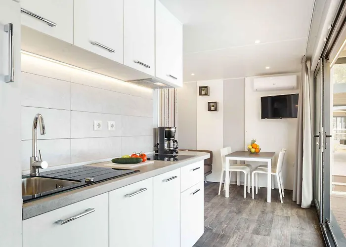 Mobile Homes With Pool In Tar - Porec-istrien 38572 * Пореч