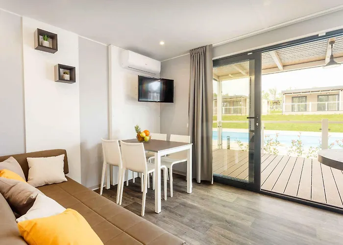 פארק נופש Mobile Homes With Pool In Tar - Porec-istrien 38572 פורץ